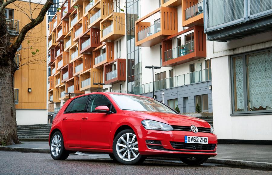  Volkswagen Golf TDi BlueMotion 2012 года  (UK) (фото 18 из 52)